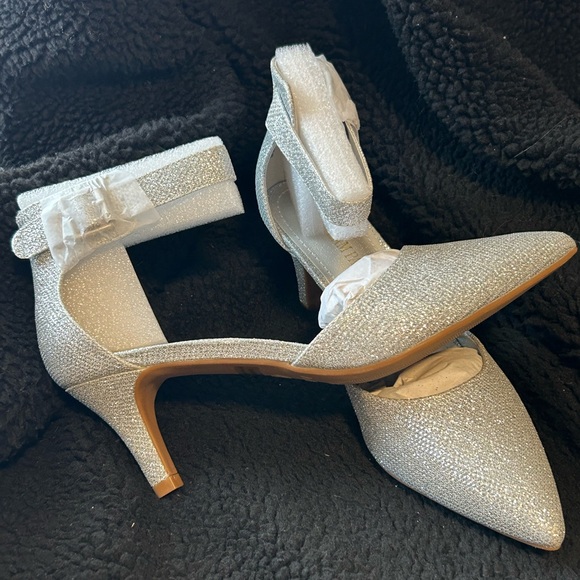 Dressy silver ankle strap heels - Picture 1 of 2